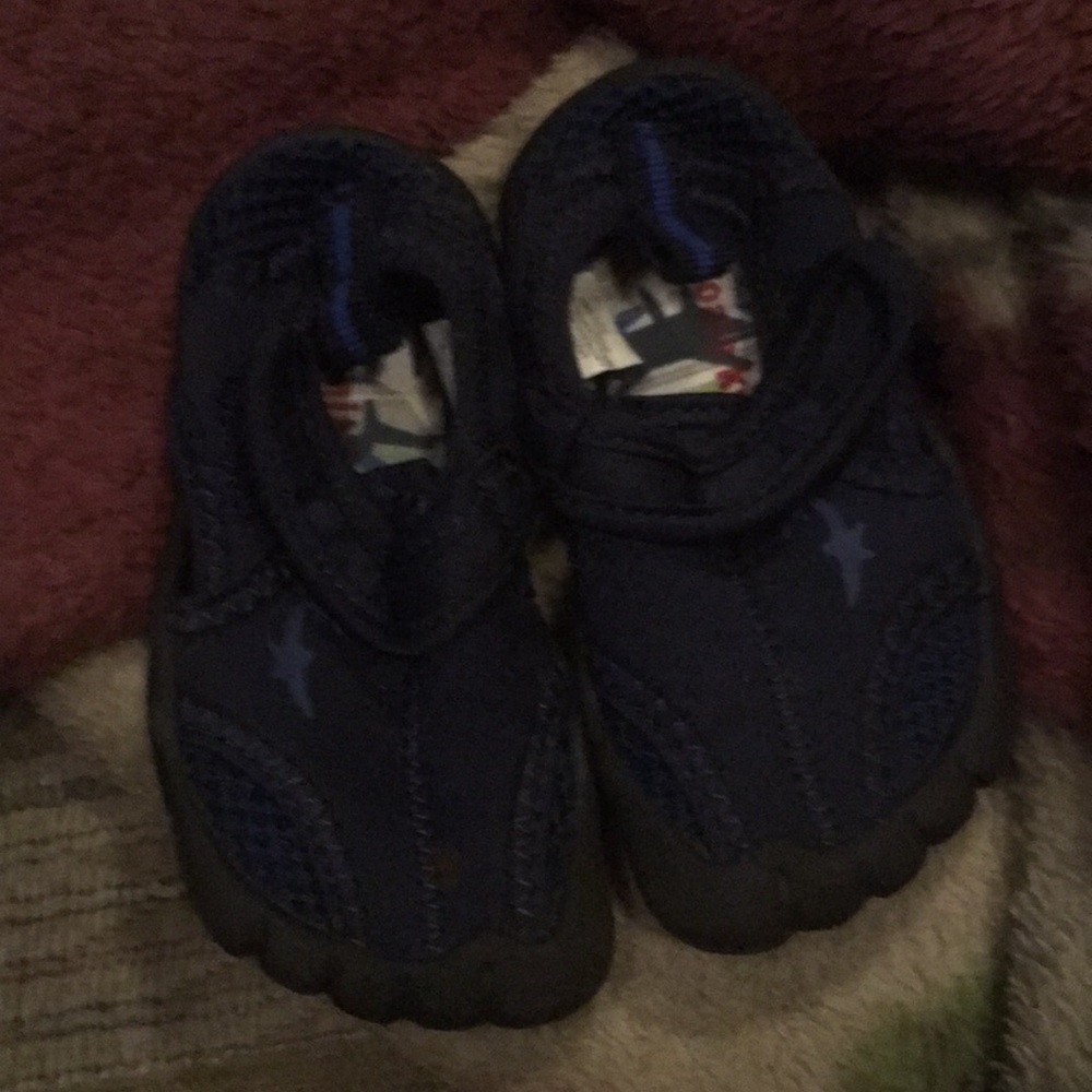 Koala Kids size 4 water shoes toddler